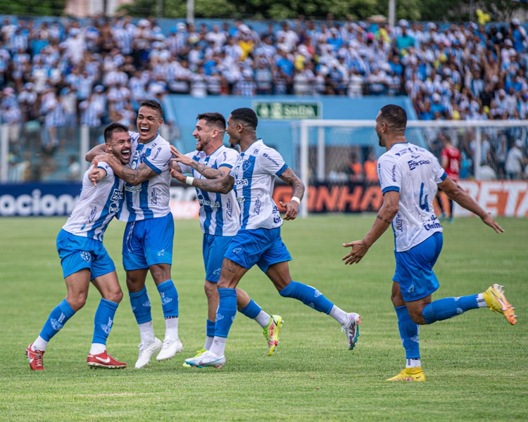 Jogadores do Paysandu em comemoração de gol na Série C.