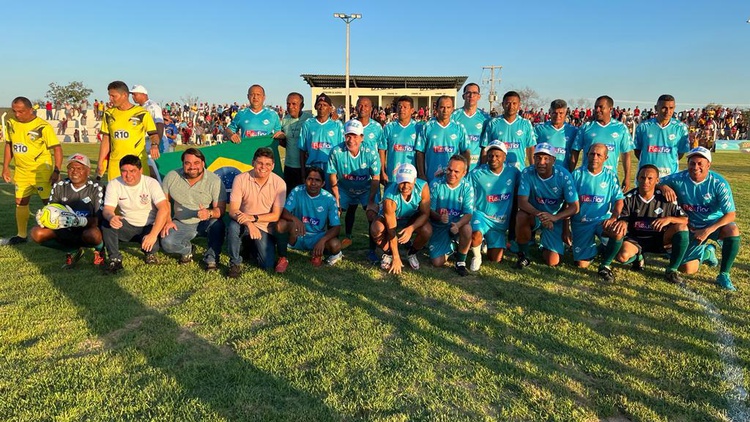 "Jogo das Estrelas" na inauguração de estádio em Amarante (PI).