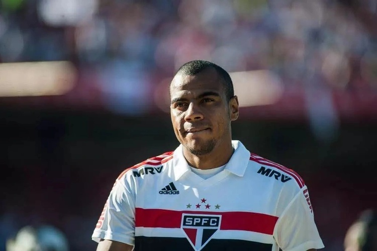 Régis, ex lateral do São Paulo