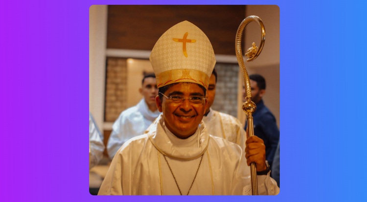 Dom Júlio César Souza de Jesus como bispo da diocese de Floriano