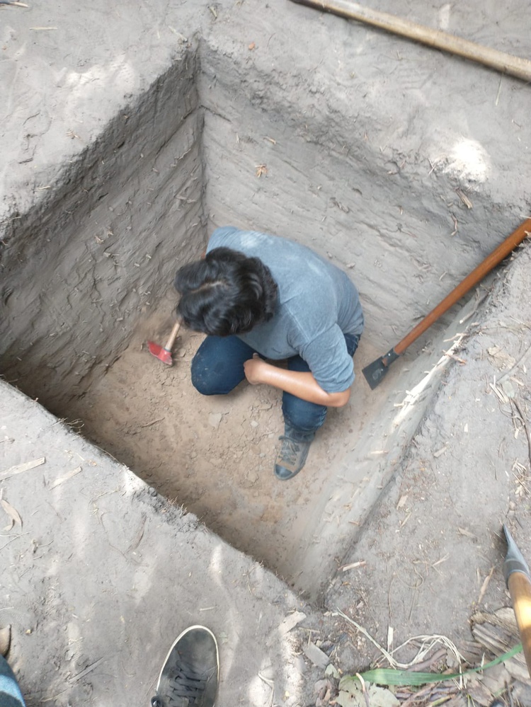 Professor de Arqueologia, Ângelo Correa, em Sítio Arqueológico na UFPI