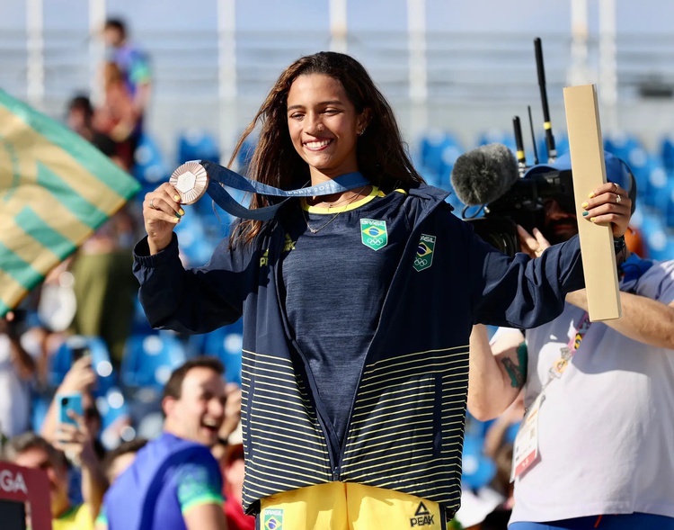 Rayssa Leal conquista medalha de bronze no skate street feminino