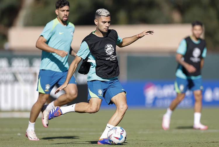 Seleção Brasileira treinou na Universidade de Stanford, em San José, nessa segunda-feira (01/07)