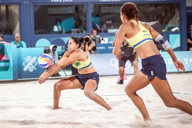 Duda em duelo contra as australianas Mariafe e Clancy pela semifinal