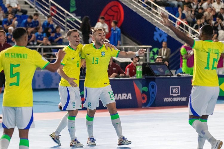 Seleção Brasileira de Futsal encerrou a fase de grupos do Mundial com 100% de aproveitamento